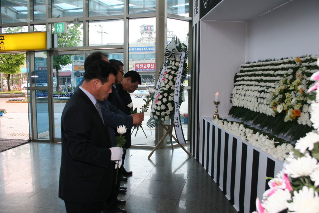 세월호 사고 희생자의 명복을 빕니다.