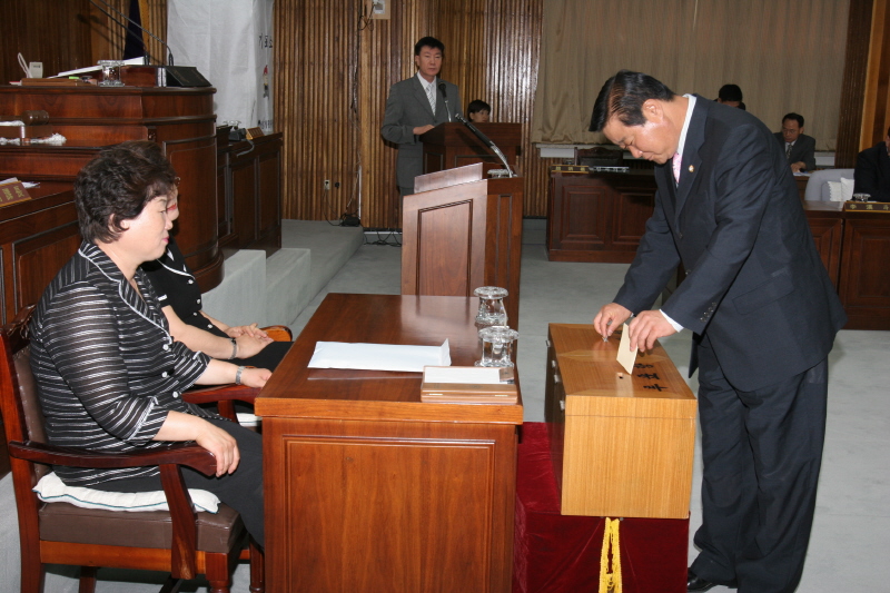 강연종의원 투표모습