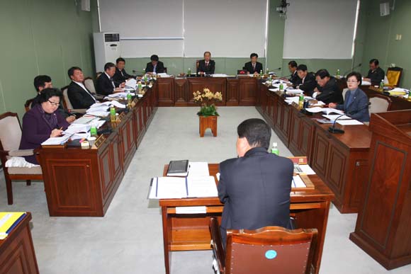 행정사무감사특별위원회 회의 모습