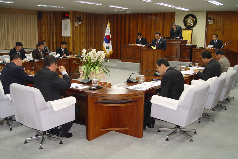 사회산업위원회 심사보고 모습