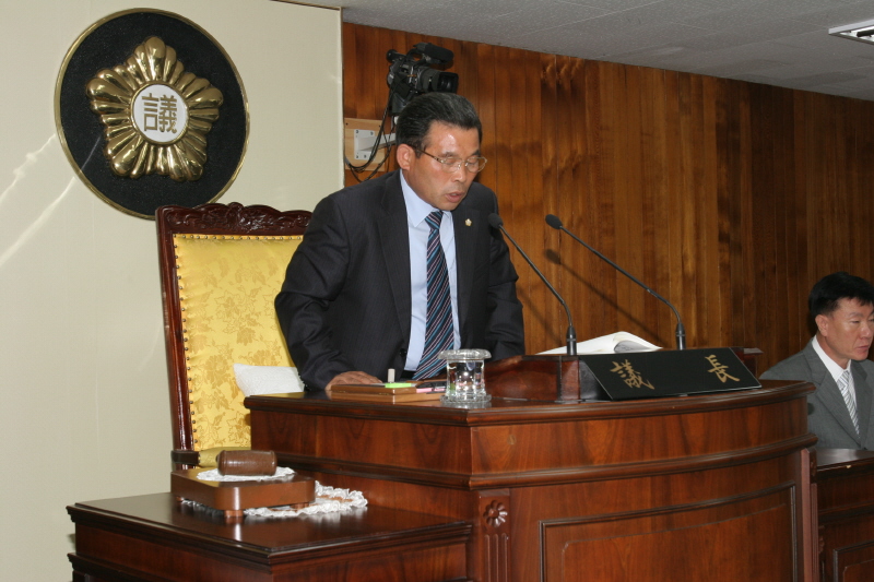 권국상의장의 회의주재