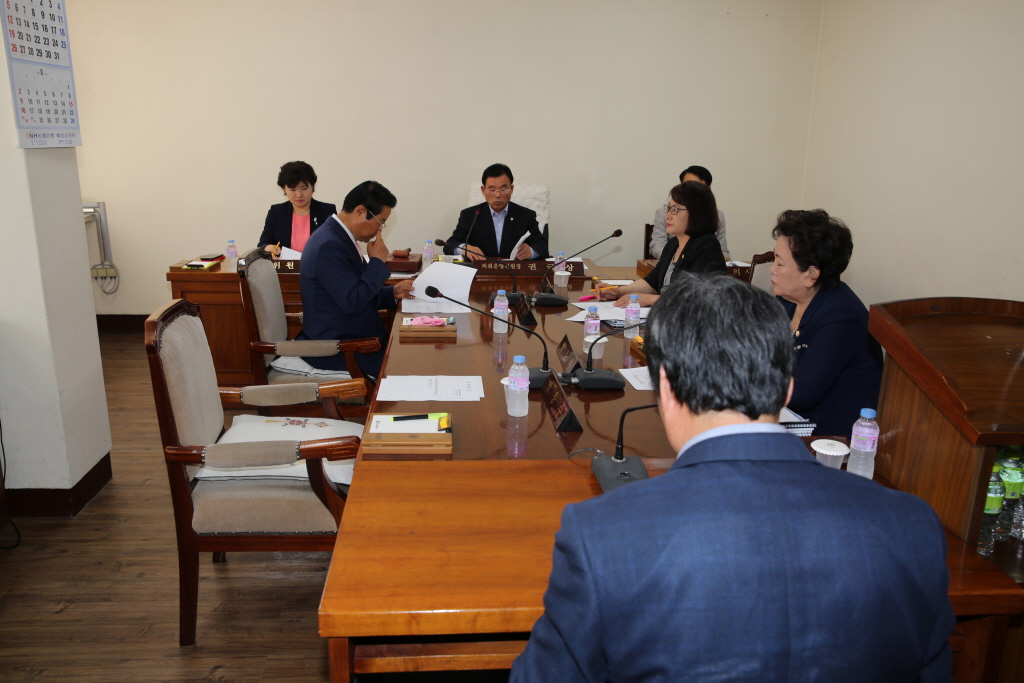 의회운영위원회 회의모습