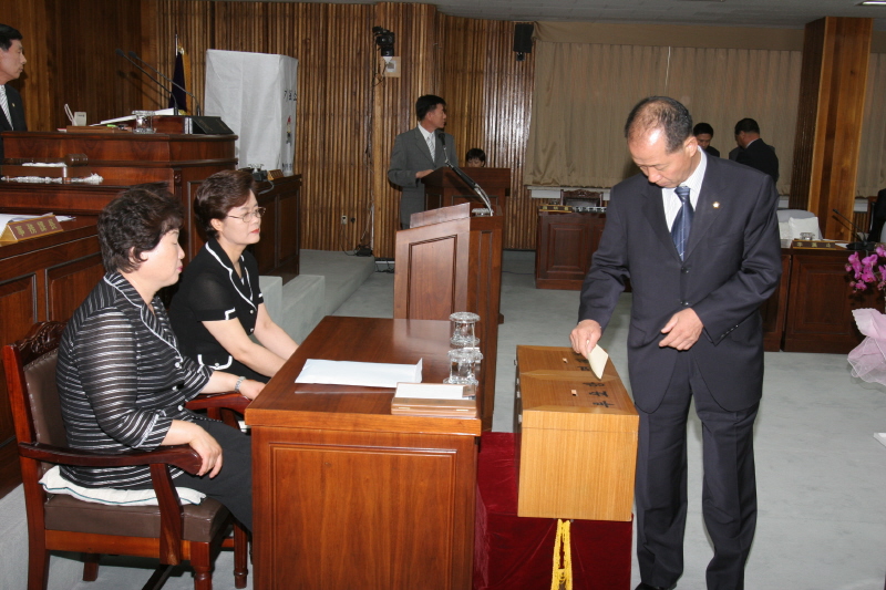 이승구의원의 투표모습