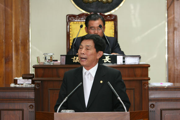 조병희 의원 군정질문 모습