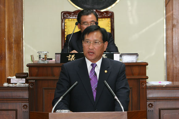 이한두 의원 군정질문 모습