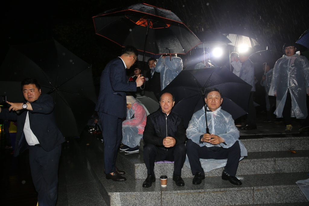 빛과소리로 물드는 예당호의 밤