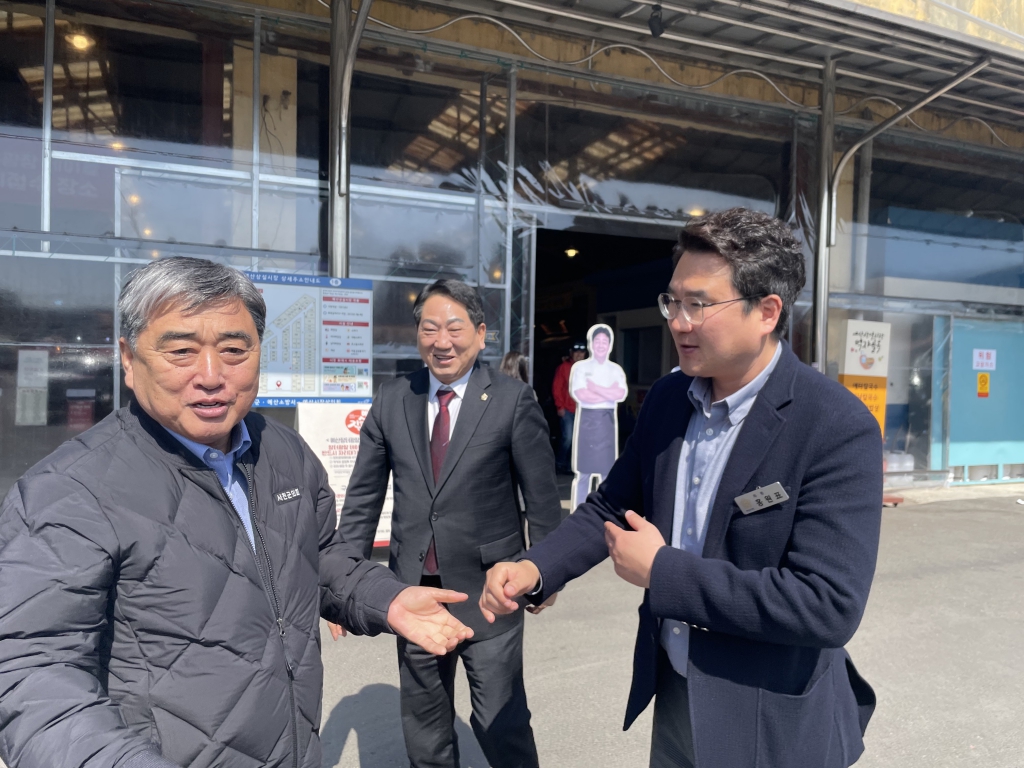 서천군의회 예산시장 방문 맞이