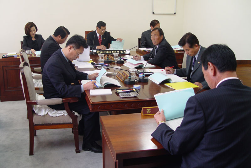 의회운영위원회 안건심사