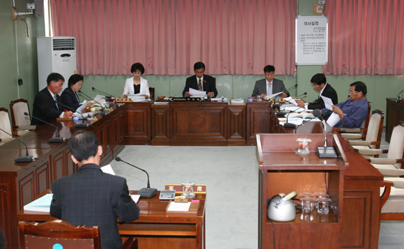 산업건설위원회 회의모습