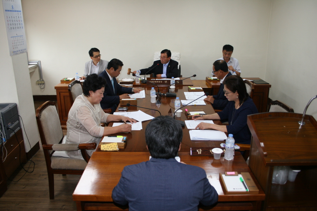 의회운영위원회 회의모습