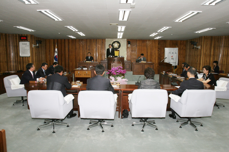 의장직무대행 회의주재