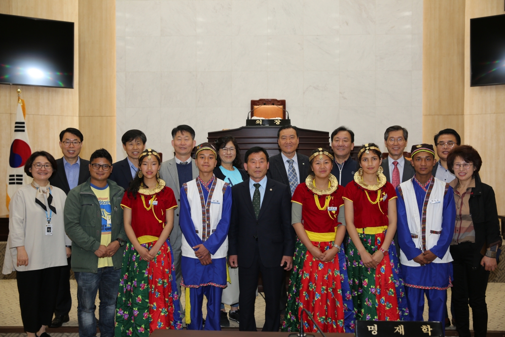 네팔 에버비전 스쿨 중학생 내방