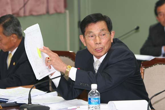 조병희의원 행감모습