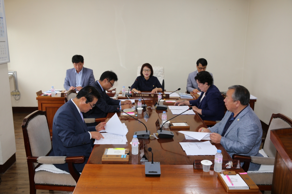 의회운영위원회 회의모습