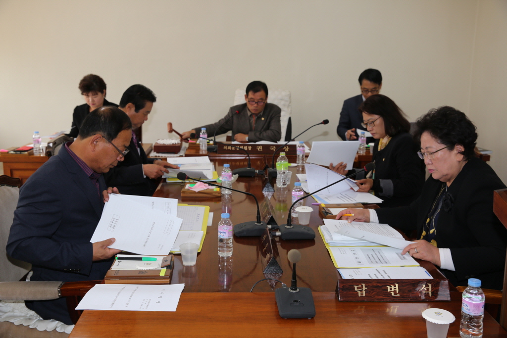 의회운영위원회 회의모습