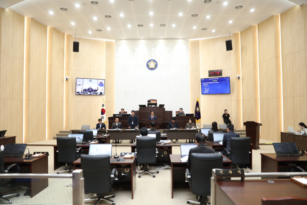 제310회 임시회 3차 본회의 개회(교육체육과, 세무과, 회계과, 산업건설국장, 경제과)