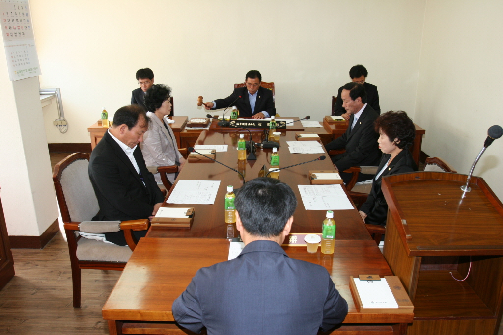 의회운영위원회 회의모습