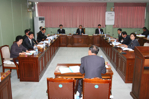 조례안심사특별위원회